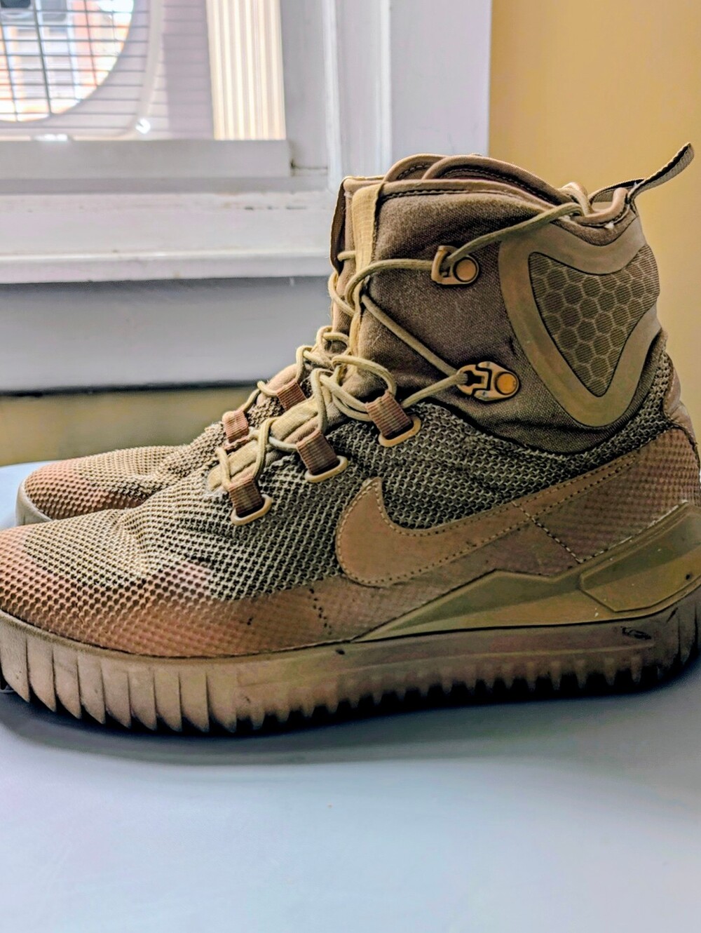 Nike Air Wild Mid Golden Beige Sneaker Boots